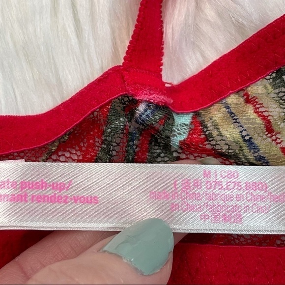 PINK VS Palm Print Date Plunge Push-Up Medium - Picture 13 of 14